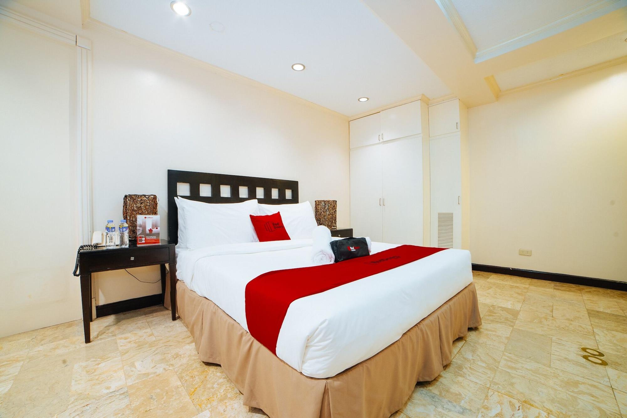 Reddoorz Premium Near Greenbelt Makati - Vaccinated Staff Makati City