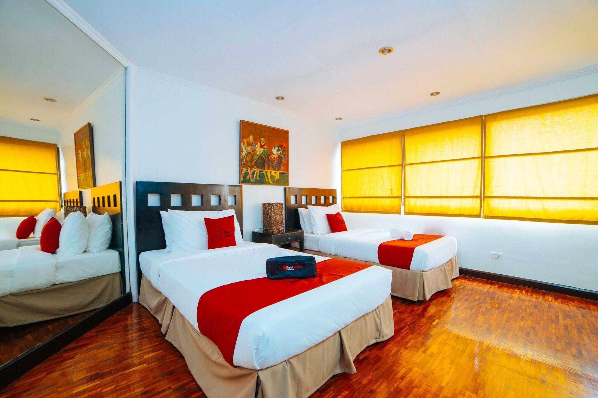 Hotel Reddoorz Premium Near Greenbelt Makati - Vaccinated Staff 4*