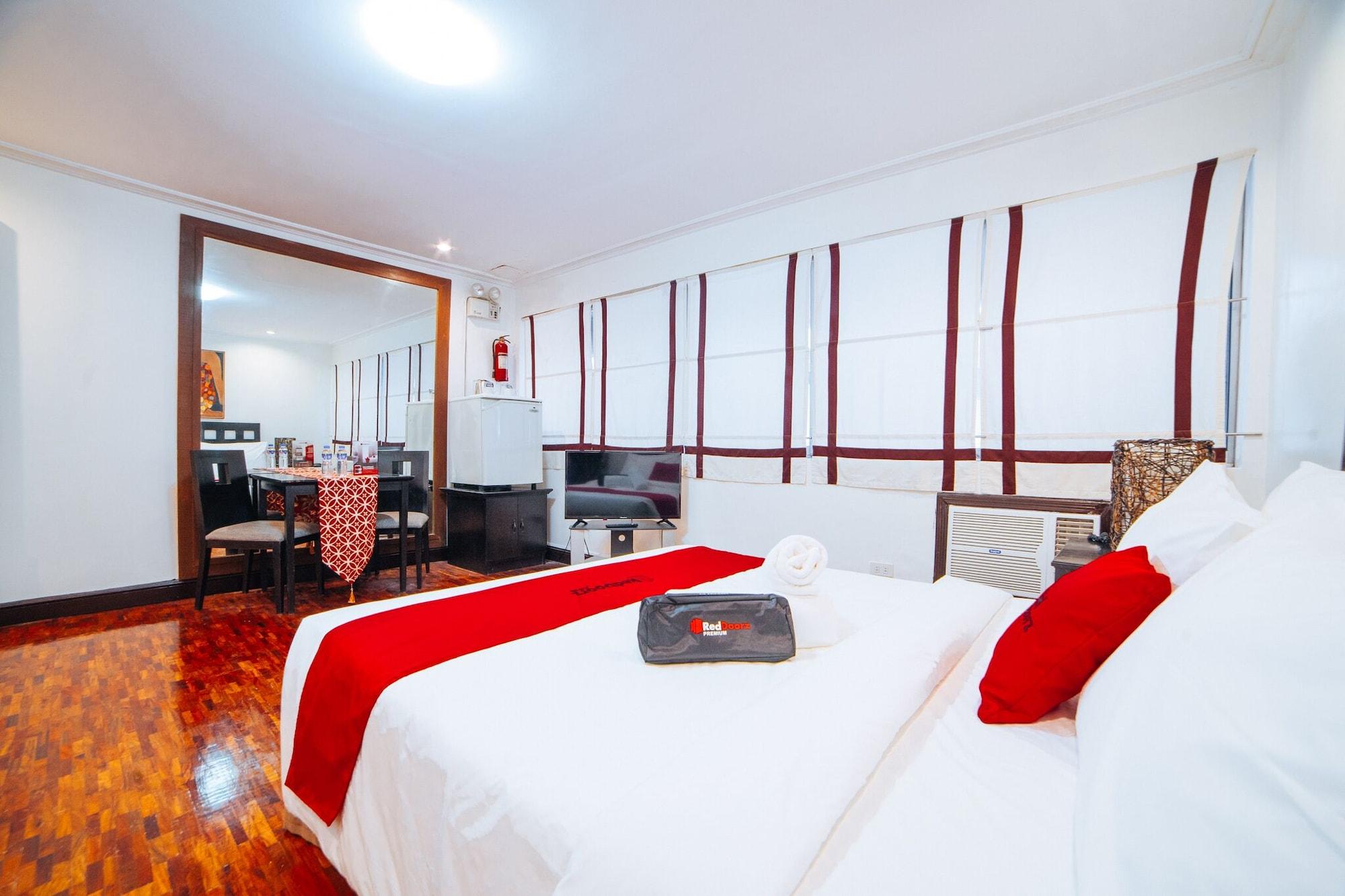 Reddoorz Premium Near Greenbelt Makati - Vaccinated Staff Hotel Makati City