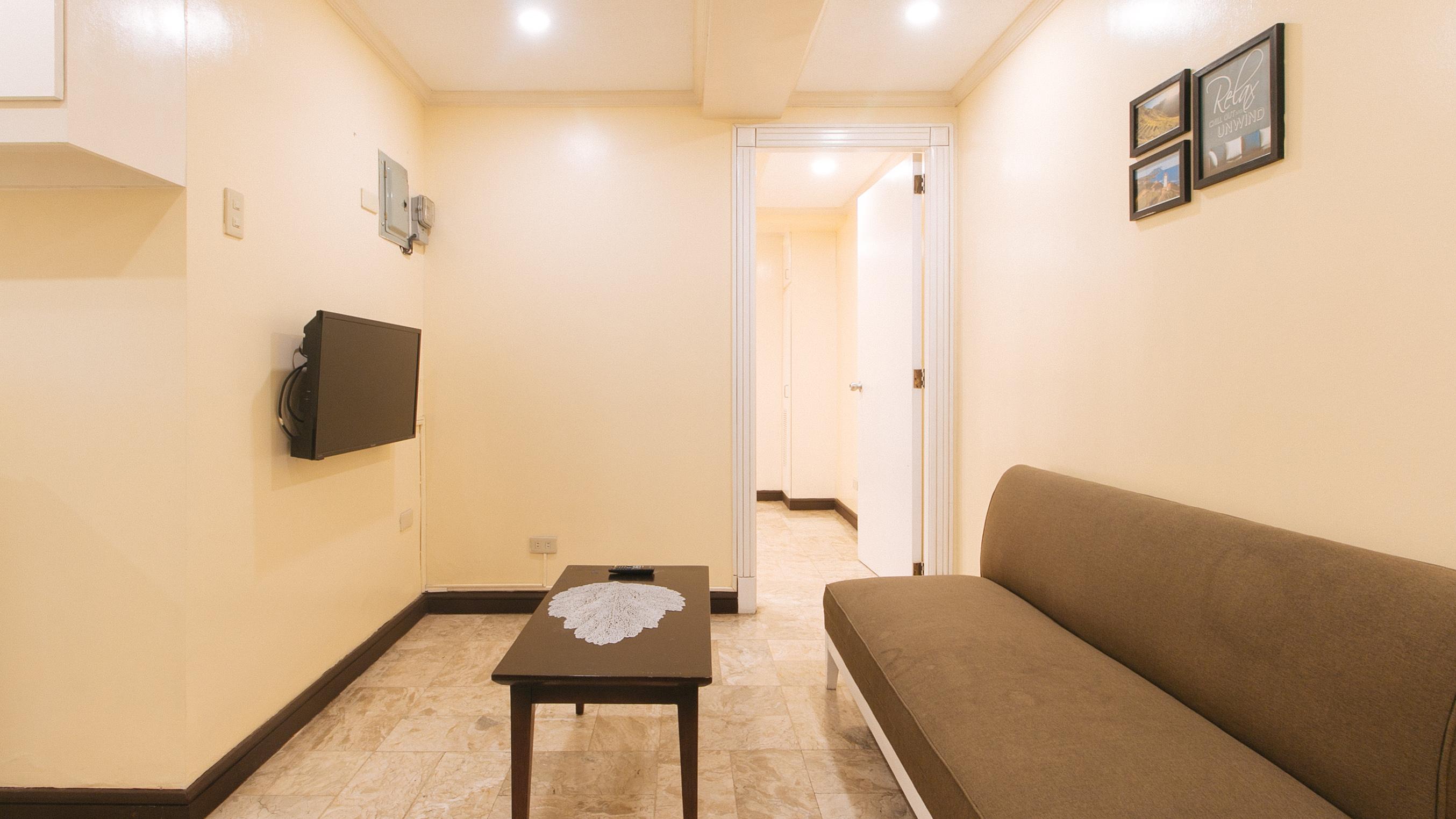 Reddoorz Premium Near Greenbelt Makati - Vaccinated Staff Hotel