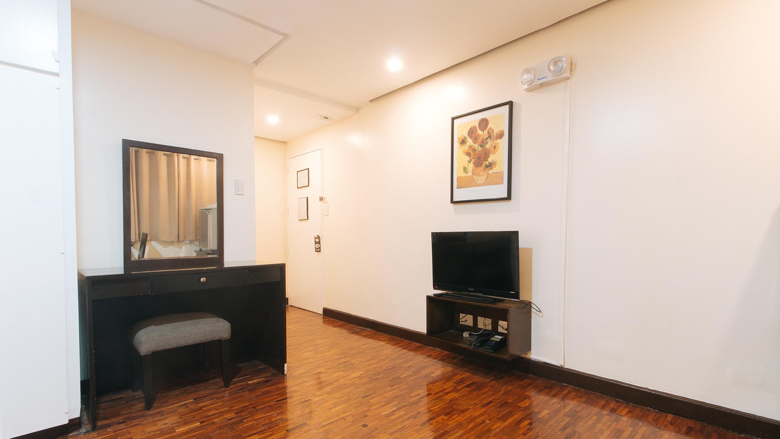 Reddoorz Premium Near Greenbelt Makati - Vaccinated Staff Hotel 4*