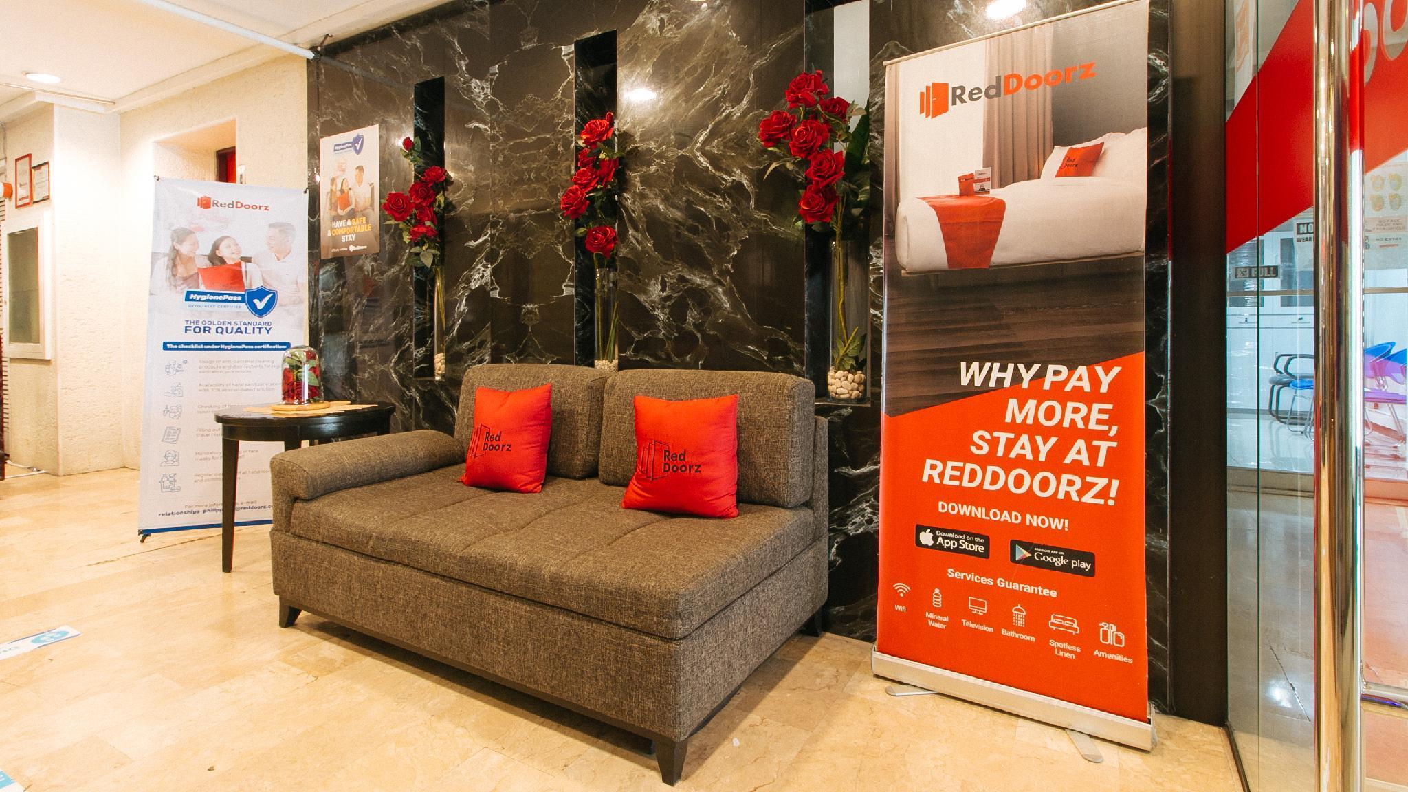 Reddoorz Premium Near Greenbelt Makati - Vaccinated Staff Hotel 4*