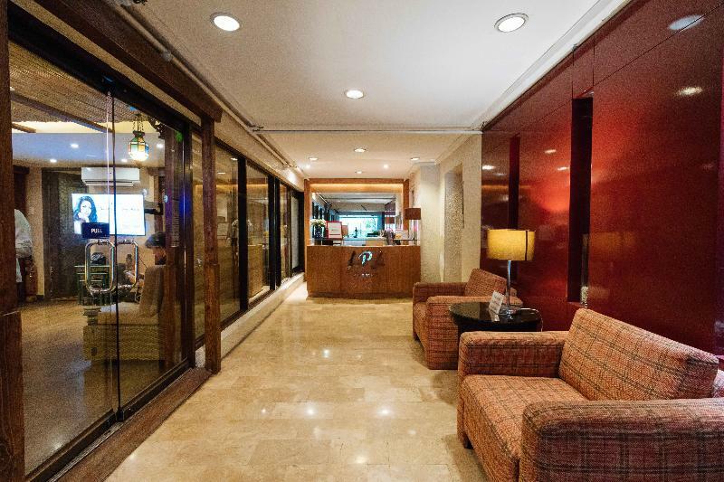 Reddoorz Premium Near Greenbelt Makati - Vaccinated Staff Hotel 4*