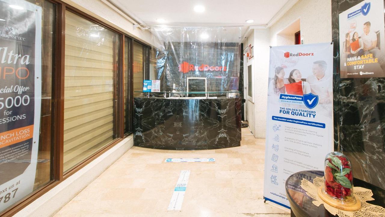 Reddoorz Premium Near Greenbelt Makati - Vaccinated Staff Hotel