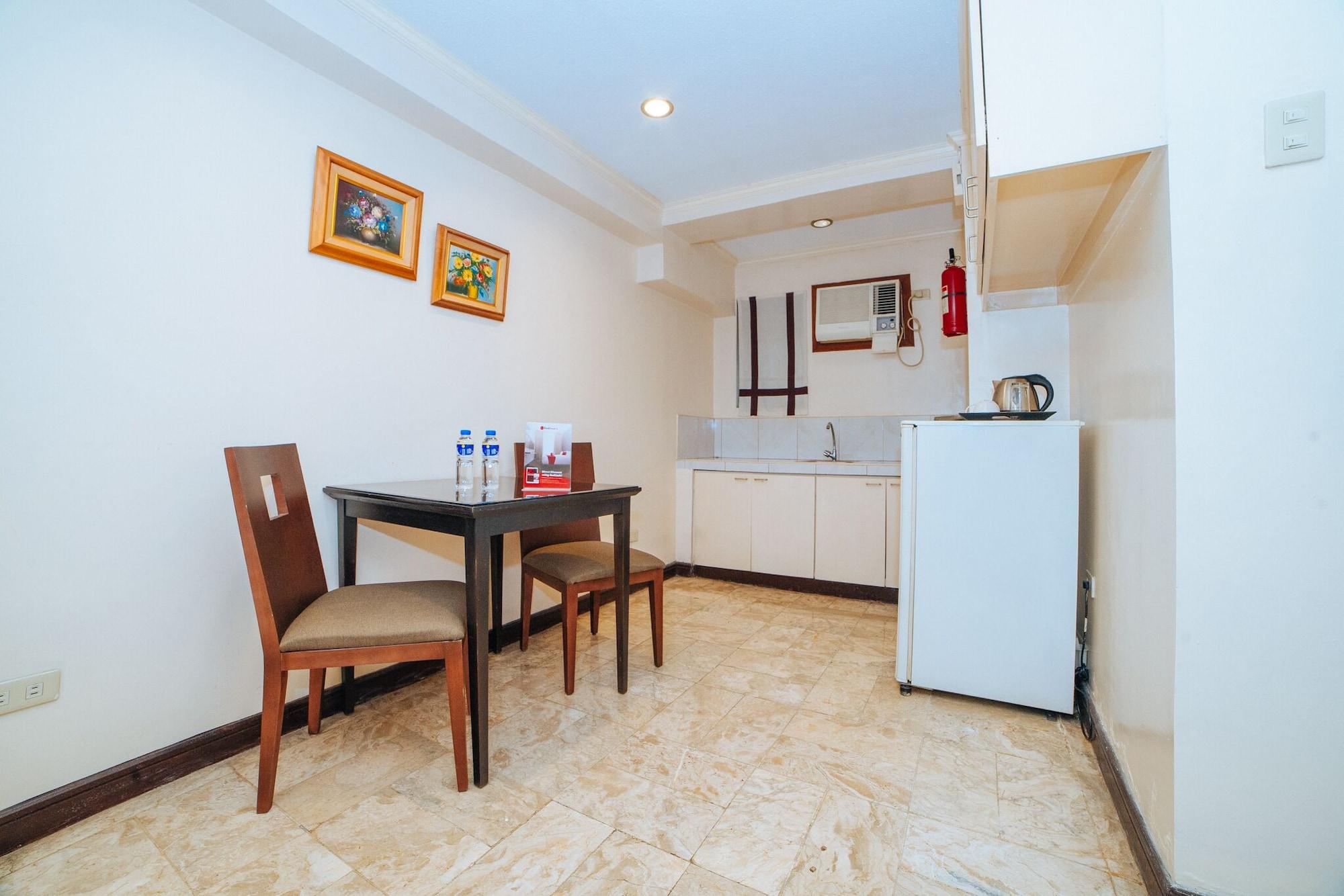 Reddoorz Premium Near Greenbelt Makati - Vaccinated Staff 4*