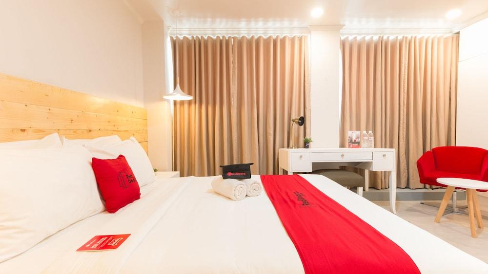 Reddoorz Premium Near Greenbelt Makati - Vaccinated Staff Hotel Makati City
