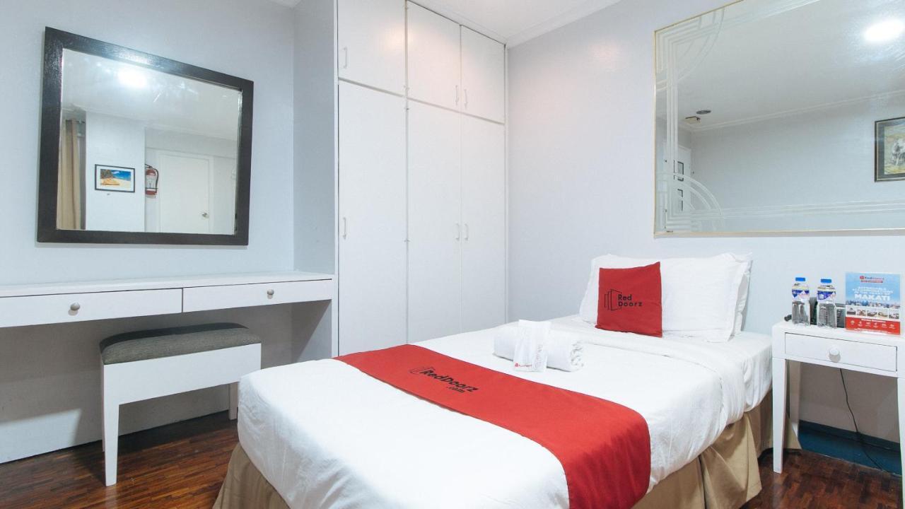 Reddoorz Premium Near Greenbelt Makati - Vaccinated Staff 4* Makati City