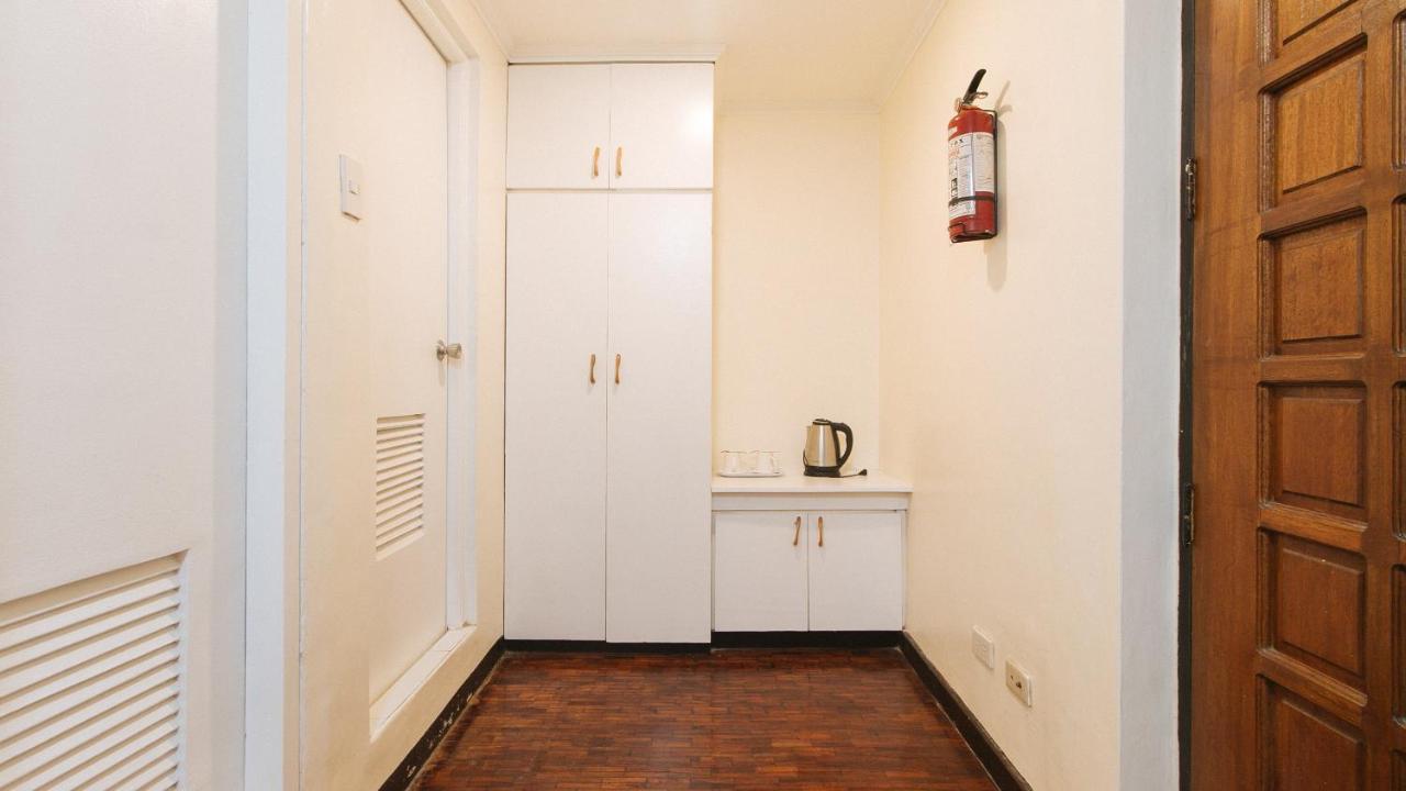 Hotel Reddoorz Premium Near Greenbelt Makati - Vaccinated Staff 4*