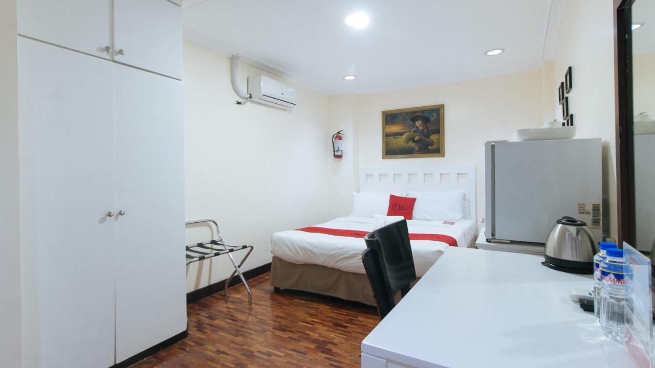 Reddoorz Premium Near Greenbelt Makati - Vaccinated Staff 4*