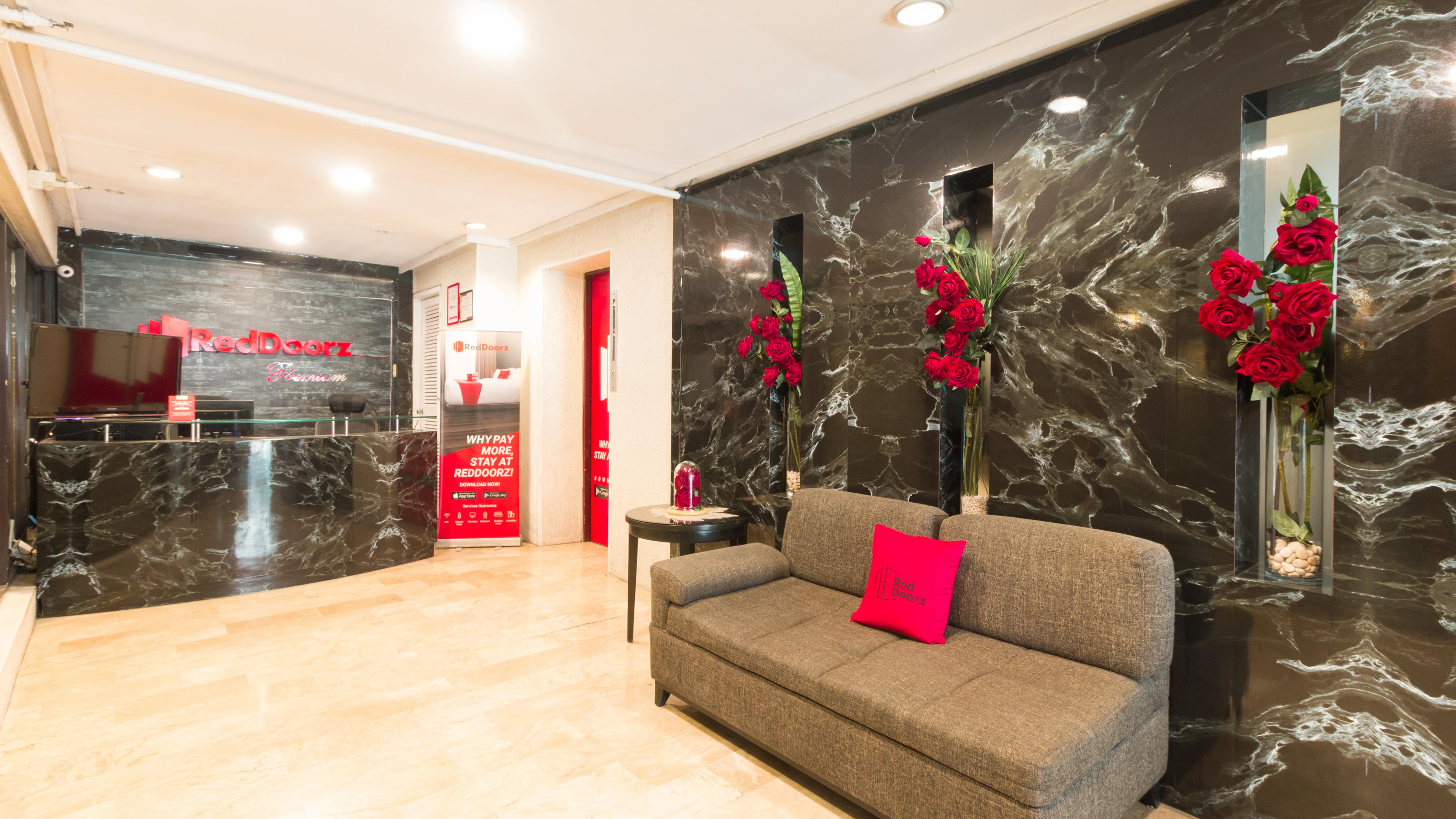 Reddoorz Premium Near Greenbelt Makati - Vaccinated Staff Makati City