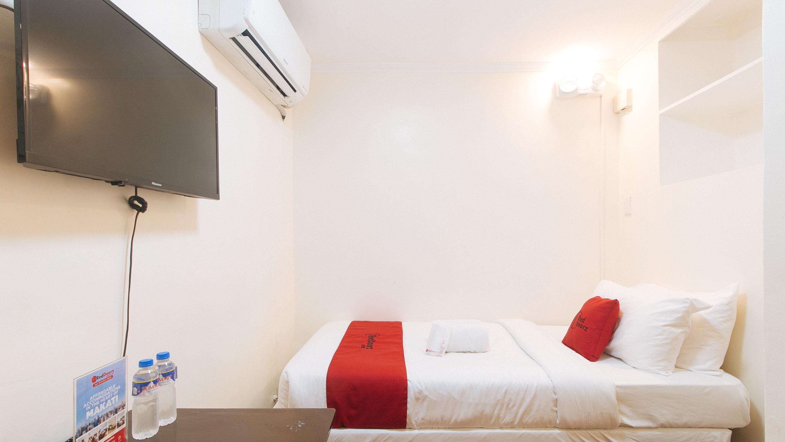 Hotel Reddoorz Premium Near Greenbelt Makati - Vaccinated Staff 4*