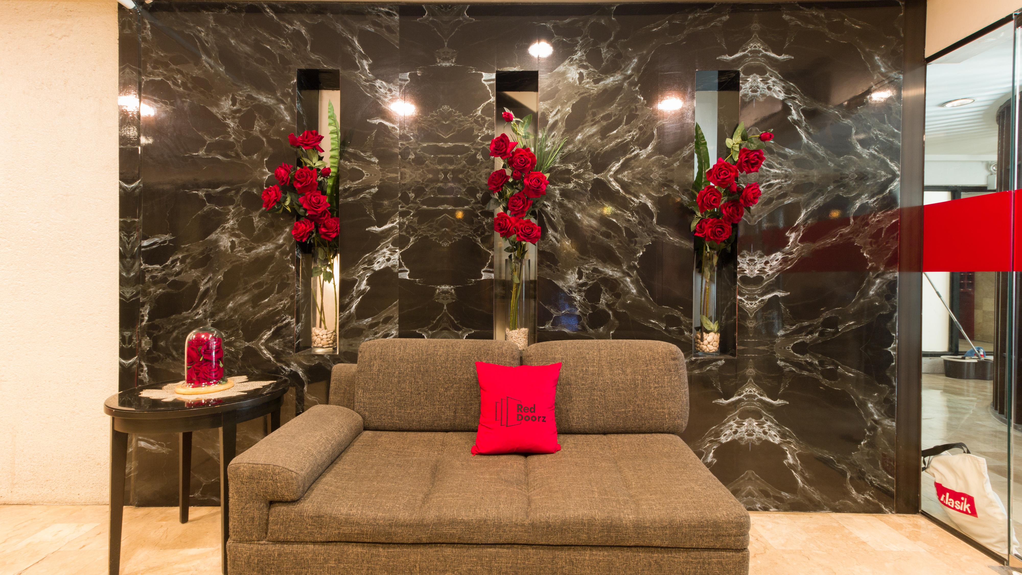 Reddoorz Premium Near Greenbelt Makati - Vaccinated Staff Hotel