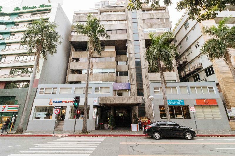 Hotel Reddoorz Premium Near Greenbelt Makati - Vaccinated Staff 4*