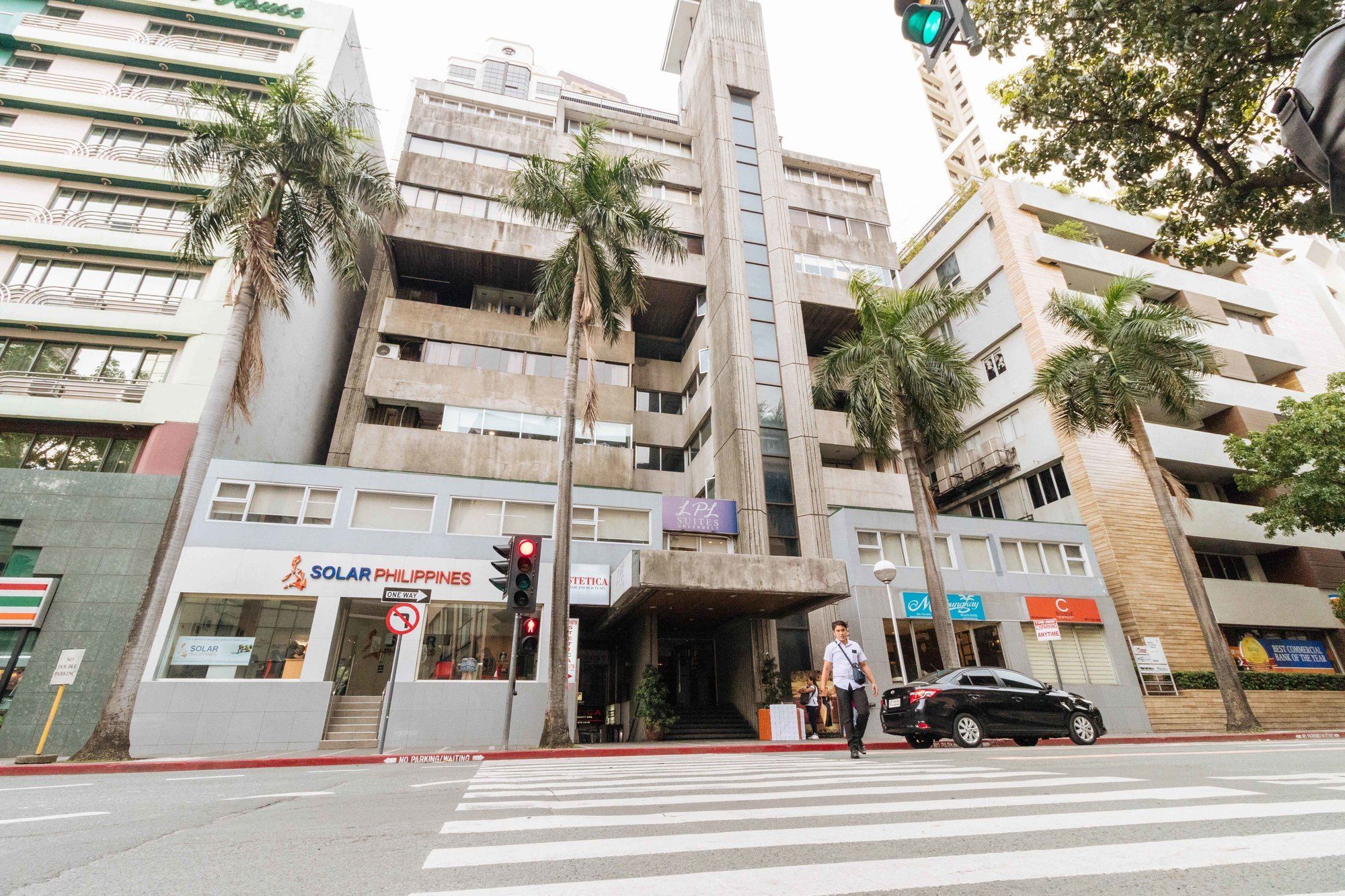 Reddoorz Premium Near Greenbelt Makati - Vaccinated Staff Makati City
